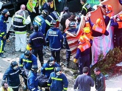 duża grupa strażaków podczas pracy 