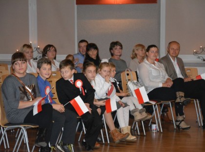 Dzieci biorące udział w obchodach