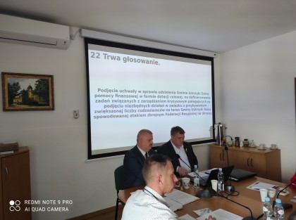 Przewodniczący Rady Gminy Potęgowo wraz z zastępcą, tytuł uchwały 